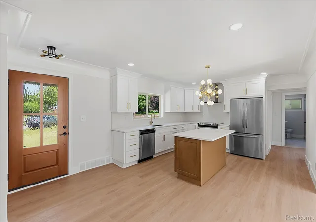 Photo 3 of Single family home for sale at 28264 Bayberry Rd, Farmington Hills, MI 48331 | MLS# 20261048173 | Listing updated on 2026-10-20
