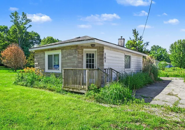 Photo 3 of Single family home for sale at 101 Millburg Dr, Benton Harbor, MI 49022 | MLS# 69026031709 | Listing updated on 2026-06-25