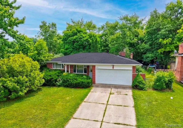 Photo 2 of Single family home for sale at 439 Windmill Point Dr, Flushing, MI 48433 | MLS# 20261048184 | Listing updated on 2026-07-25