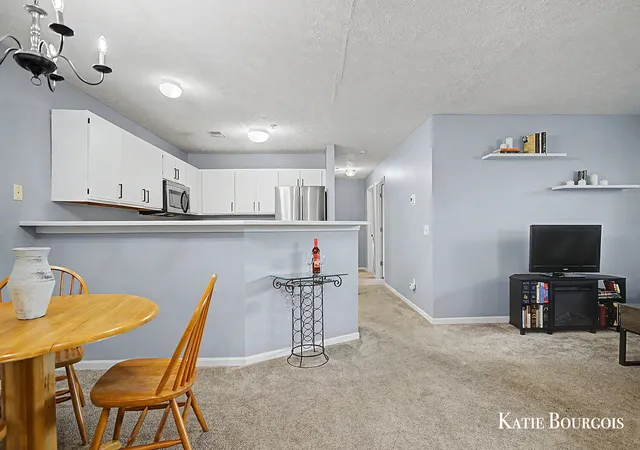 Listing Photo 5 - Condo for sale in building located at 8588 Jasonville Ct SE, Caledonia, MI 49316