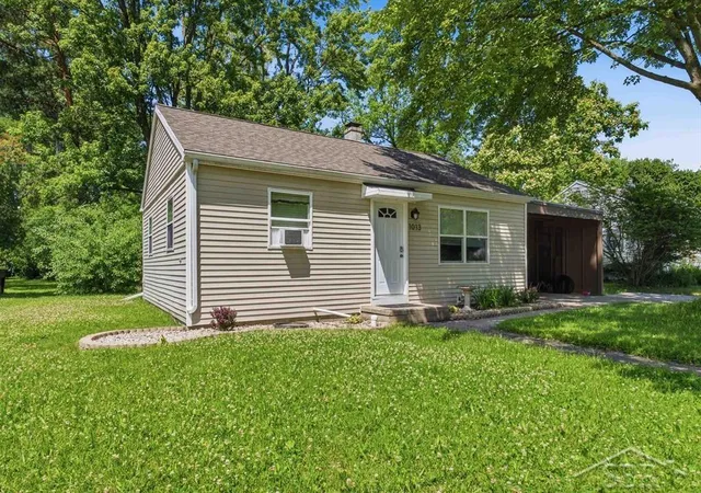 Photo 1 of Sale Pending at 1013 E St Andrews Rd, Midland, MI 48642 | MLS# 61050212697 | Listing updated on 2026-07-30