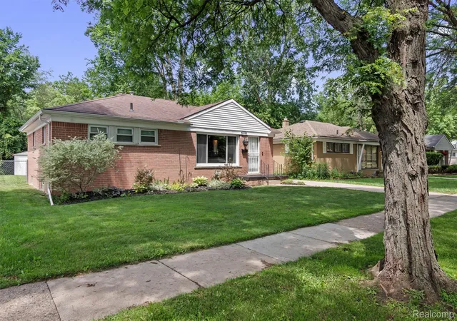Photo 1 of Sale Pending at 21641 Sussex St, Oak Park, MI 48237 | MLS# 20261048202 | Listing updated on 2026-09-01