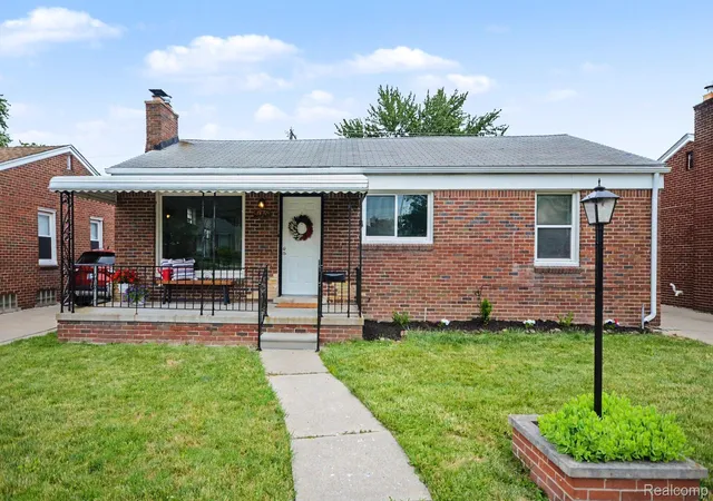 2nd image of 21701 Sunnyside St, Saint Clair Shores, MI 48080 | MLS# 20261048213
