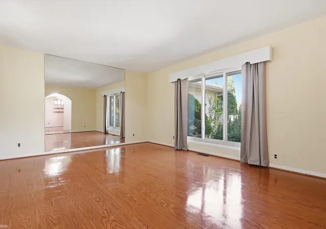 Photo 4 of Single family home for sale at 42424 Tessmer Dr, Sterling Heights, MI 48314 | MLS# 58050212712 | Listing updated on 2026-08-04