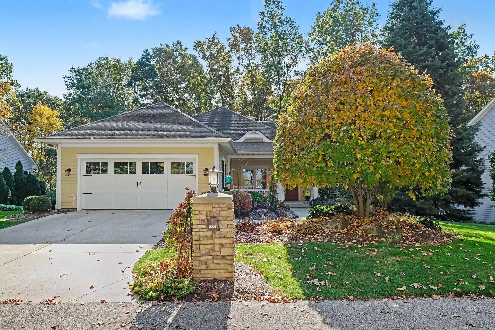 Listing Photo 1 - Condo for sale in 4492 Oak Arbor Dr NE located at 4492 Oak Arbor Dr NE, Grand Rapids, MI 49525 - Unit 4492 Oak Arbor Dr NE