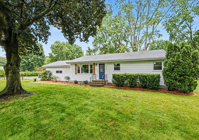 Photo 1 of Single family home for sale at 1350 N Aurilla Dr, Saint Joseph, MI 49085 | MLS# 69026031779 | Listing updated on 2026-07-17