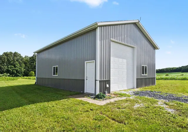Photo 3 of Single family home for sale at 3181 Chamberlain Rd, Buchanan, MI 49107 | MLS# 69026031806 | Listing updated on 2026-09-08