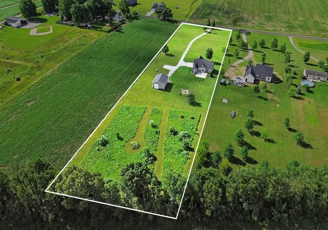 Photo 4 of Single family home for sale at 3181 Chamberlain Rd, Buchanan, MI 49107 | MLS# 69026031806 | Listing updated on 2026-09-08