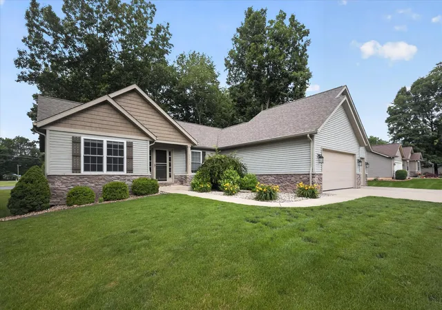 Photo 2 of Single family home for sale at 69914 Roy Dr, Edwardsburg, MI 49112 | MLS# 69026031805 | Listing updated on 2026-09-16