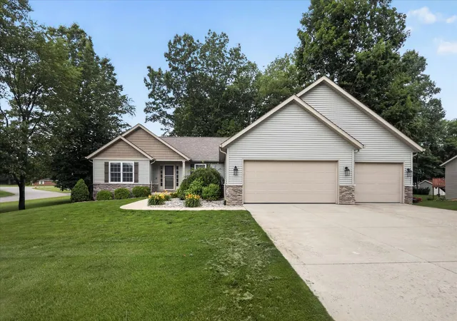 Photo 3 of Single family home for sale at 69914 Roy Dr, Edwardsburg, MI 49112 | MLS# 69026031805 | Listing updated on 2026-09-16