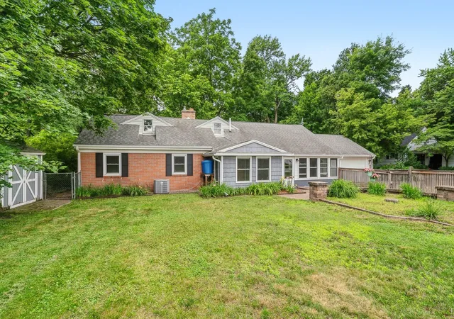 50th image of 1218 Pinehurst Blvd, Kalamazoo, MI 49006 | MLS# 66026031809
