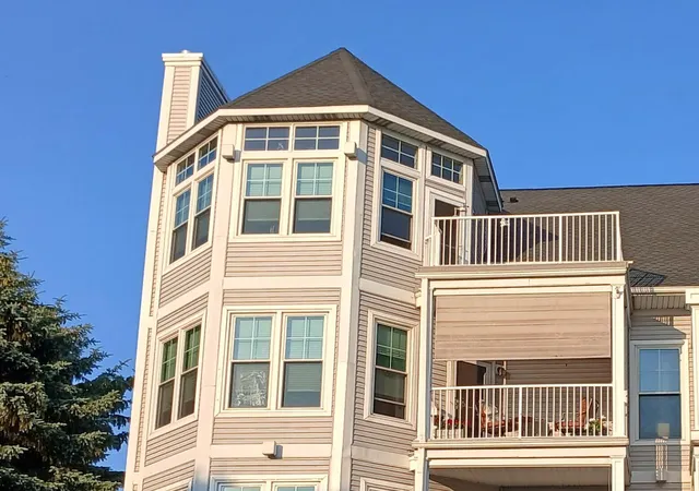 Listing Photo 2 - Condo for sale in building located at 300 S Rath Ave, Ludington, MI 49431 - Unit #5