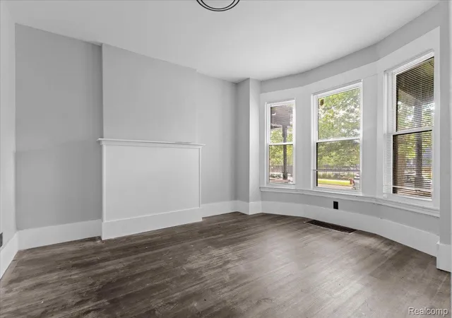 5th image of 58 E Philadelphia St, Detroit, MI 48202