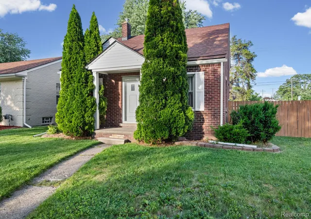 2nd image of 28100 Glenwood St, Saint Clair Shores, MI 48081 | MLS# 20261048281