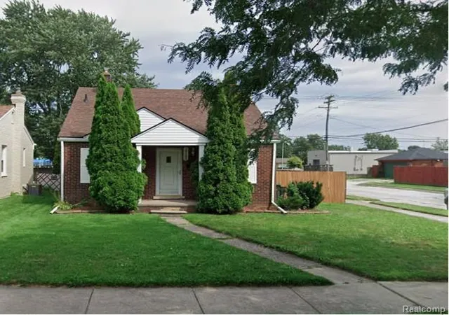 3rd image of 28100 Glenwood St, Saint Clair Shores, MI 48081 | MLS# 20261048281