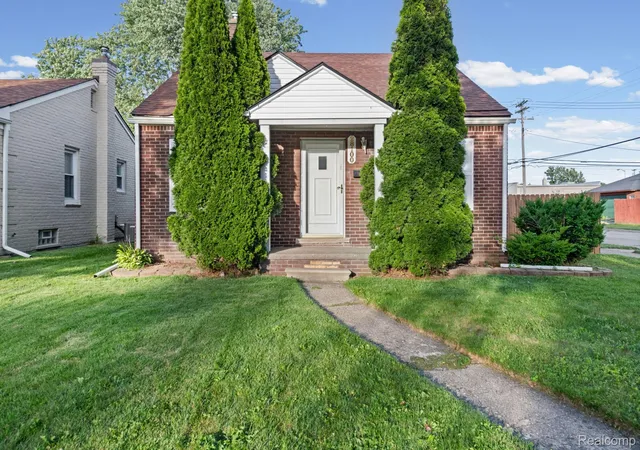 4th image of 28100 Glenwood St, Saint Clair Shores, MI 48081 | MLS# 20261048281