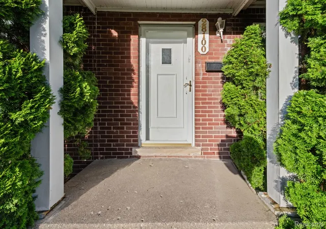 5th image of 28100 Glenwood St, Saint Clair Shores, MI 48081 | MLS# 20261048281