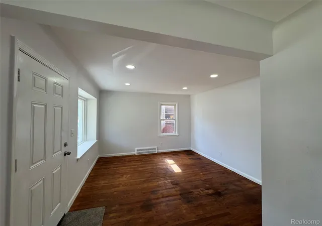 Photo 4 of Single family home for sale at 19395 Fairport St, Detroit, MI 48205 | MLS# 20261048312 | Listing updated on 2026-08-24