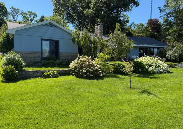 Photo 1 of Single family home for sale at 55895 Inn D Inn Dr, Dowagiac, MI 49047 | MLS# 69026031852 | Listing updated on 2026-08-18