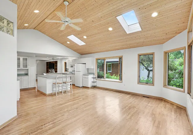 Photo 4 of Single family home for sale at 6458 Lakeshore Rd, Fort Gratiot, MI 48059 | MLS# 81026031864 | Listing updated on 2026-09-10