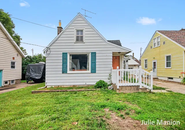1st image of 1829 Delwood Ave Sw, Wyoming, MI 49509 | MLS# 65026031871