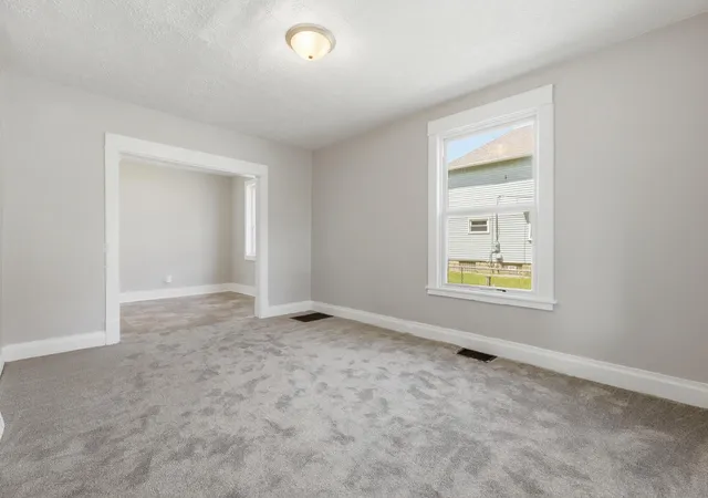 Photo 4 of Single family home for sale at 1128 Sigsbee St SE, Grand Rapids, MI 49506 | MLS# 65026031874 | Listing updated on 2026-10-01