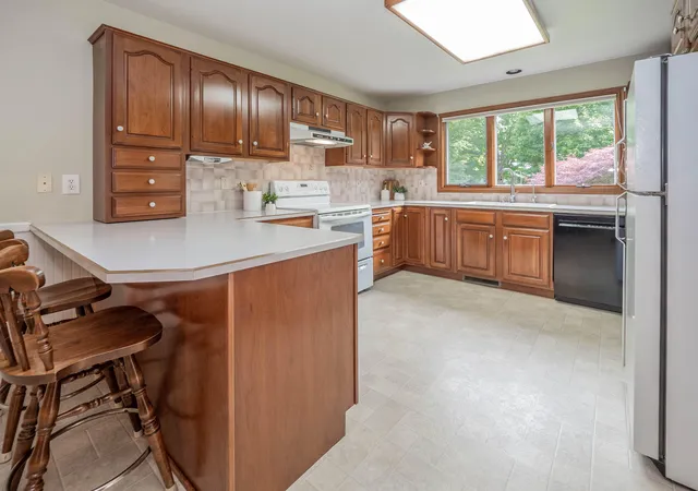 5th image of 6669 W H Ave, Kalamazoo, MI 49009 | MLS# 66026031875