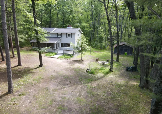 Photo 4 of Single family home for sale at 11870 Bayer Rd, Roscommon, MI 48653 | MLS# 53026031895 | Listing updated on 2026-07-15