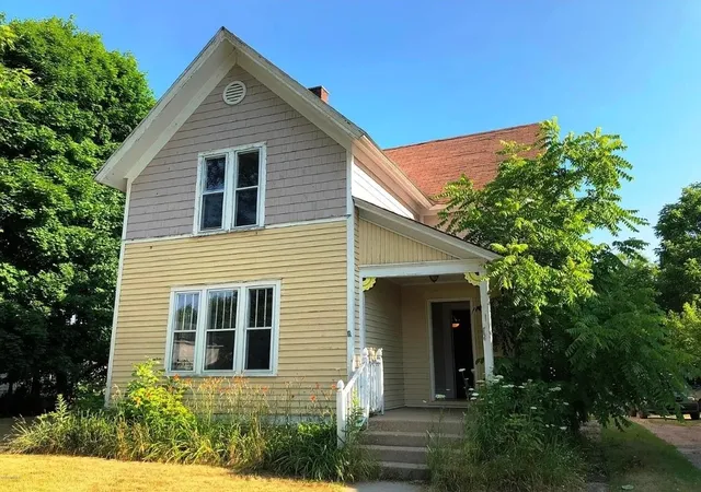 Photo 2 of Single family home for sale at 216 W Franklin Ave, Reed City, MI 49677 | MLS# 60050212830 | Listing updated on 2026-06-25