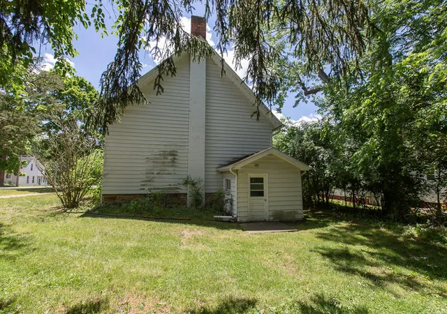 Photo 3 of Single family home for sale at 31 Vine St, Hillsdale, MI 49242 | MLS# 62026031918 | Listing updated on 2026-06-25