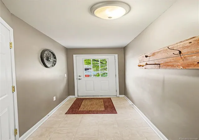 Listing Photo 3 - Condo for sale in building located at 2234 Knotty Pine Trl, Howell, MI 48855