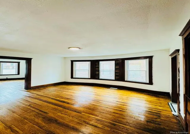 Listing Photo 3 - Condo for sale in building located at 72 Pilgrim St, Highland Park, MI 48203