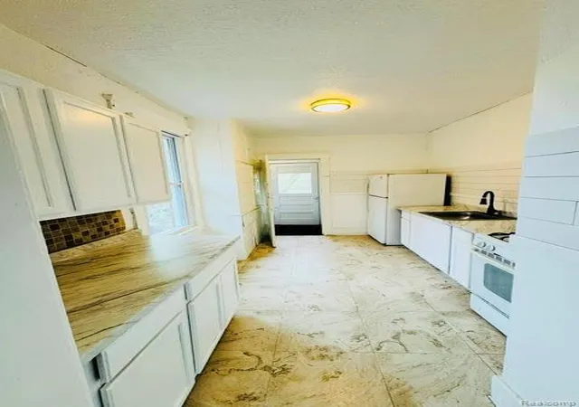 Listing Photo 5 - Condo for sale in building located at 72 Pilgrim St, Highland Park, MI 48203