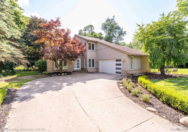 Photo 1 of Single family home for sale at 2766 Acorn Rd, Bloomfield Township, MI 48302 | MLS# 20261048431 | Listing updated on 2026-08-31
