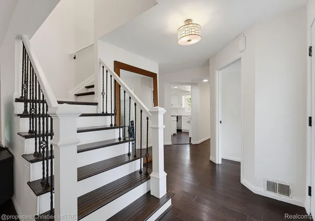 Photo 3 of Single family home for sale at 2766 Acorn Rd, Bloomfield Township, MI 48302 | MLS# 20261048431 | Listing updated on 2026-08-31