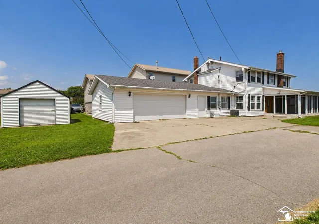 2nd image of 4356 14th St, Luna Pier, MI 48157 | MLS# 57050212840