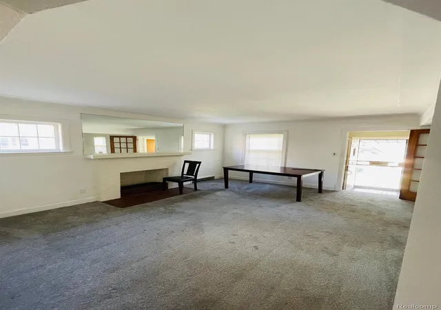 Photo 4 of Single family home for sale at 9327 Cloverlawn St, Detroit, MI 48204 | MLS# 20261048444 | Listing updated on 2026-10-19