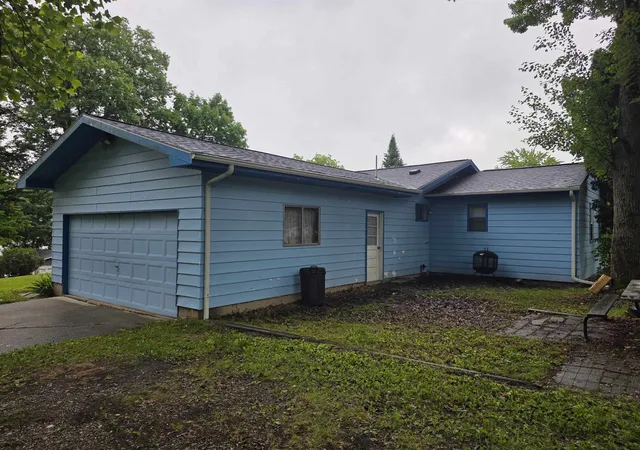 Photo 3 of Single family home for sale at 2091 Lakeside Dr, Hale, MI 48739 | MLS# 77080070243 | Listing updated on 2026-06-28