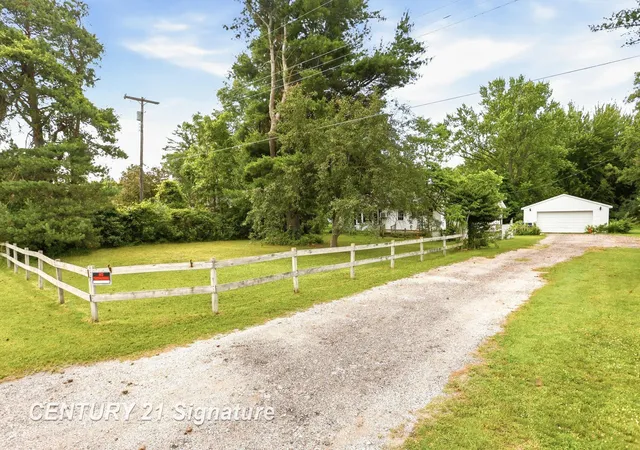 Photo 3 of Single family home for sale at 12097 Swan Crk Rd, Saginaw, MI 48609 | MLS# 61050212848 | Listing updated on 2026-08-25