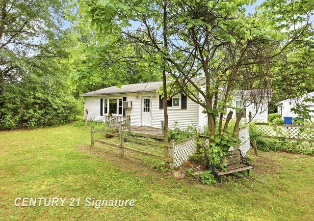 Photo 3 of Single family home for sale at 12097 Swan Crk Rd, Saginaw, MI 48609 | MLS# 61050212848 | Listing updated on 2026-08-25