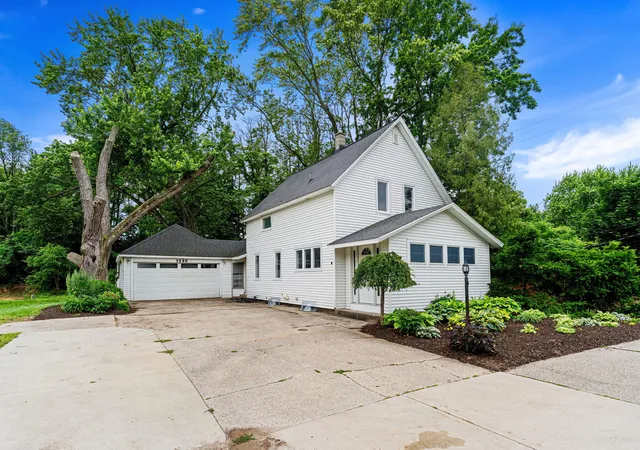 2nd image of 1632 W Lakewood Blvd, Holland, MI 49424 | MLS# 65026031974