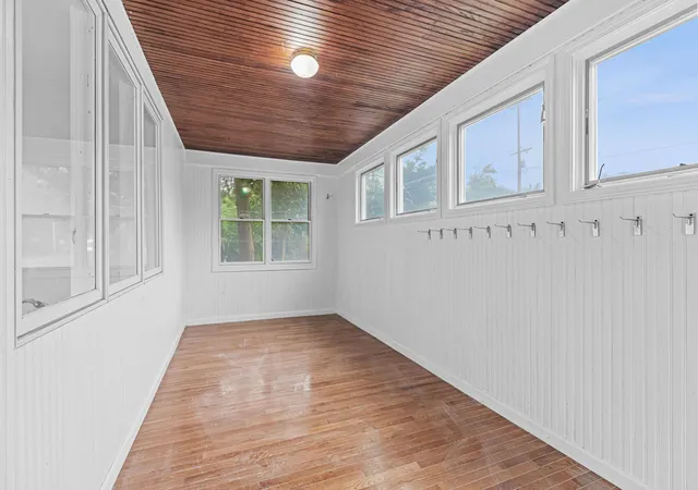 Photo 3 of Single family home for sale at 1632 W Lakewood Blvd, Holland, MI 49424 | MLS# 65026031974 | Listing updated on 2026-08-11