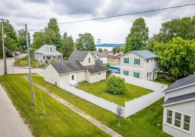 Photo 2 of Single family home for sale at 323 Benzie Ct, Beulah, MI 49617 | MLS# 78080070250 | Listing updated on 2026-09-07