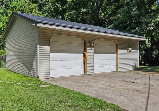 2nd image of 67526 Thunderbird Dr, Sturgis, MI 49091 | MLS# 66026031992
