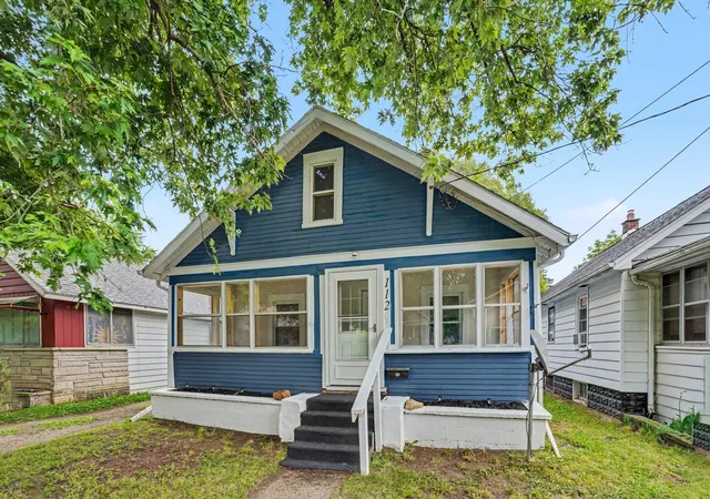 Photo 1 of Sale Pending at 112 Sharon Ave, Battle Creek, MI 49017 | MLS# 64026032012 | Listing updated on 2026-09-15