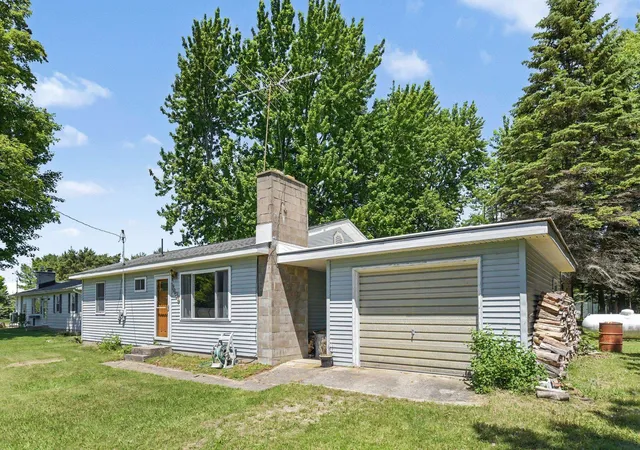 3rd image of 8439 Ridge Rd, Rapid City, MI 49676 | MLS# 78080070255