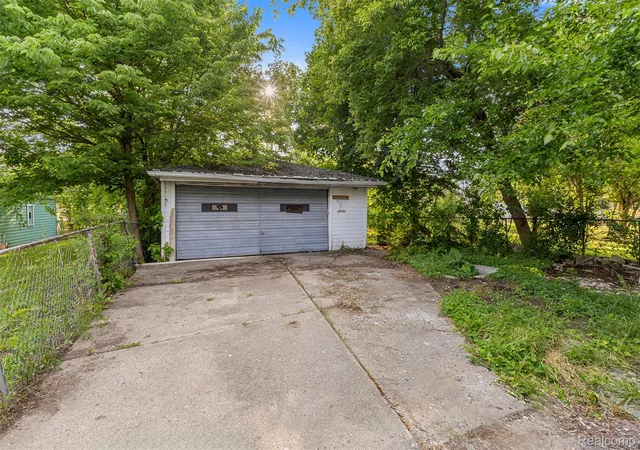 Photo 3 of Single family home for sale at 7415 Plainview Ave, Detroit, MI 48228 | MLS# 20261048493 | Listing updated on 2026-09-18