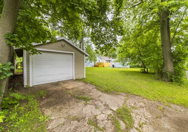 3rd image of 1148 Lavette Ave, Benton Harbor, MI 49022 | MLS# 69026032034