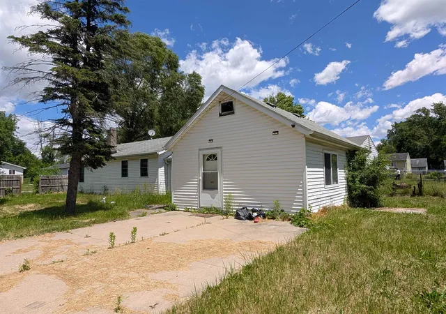 Photo 2 of Single family home for sale at 2286 California Ave, Saginaw, MI 48601 | MLS# 61050212880 | Listing updated on 2026-09-02