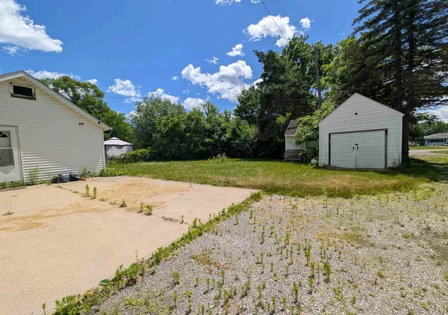 Photo 3 of Single family home for sale at 2286 California Ave, Saginaw, MI 48601 | MLS# 61050212880 | Listing updated on 2026-09-02
